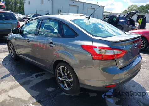 2014 Ford Focus Se z USA, uszkodzony, nr VIN 1FADP3F27EL411799